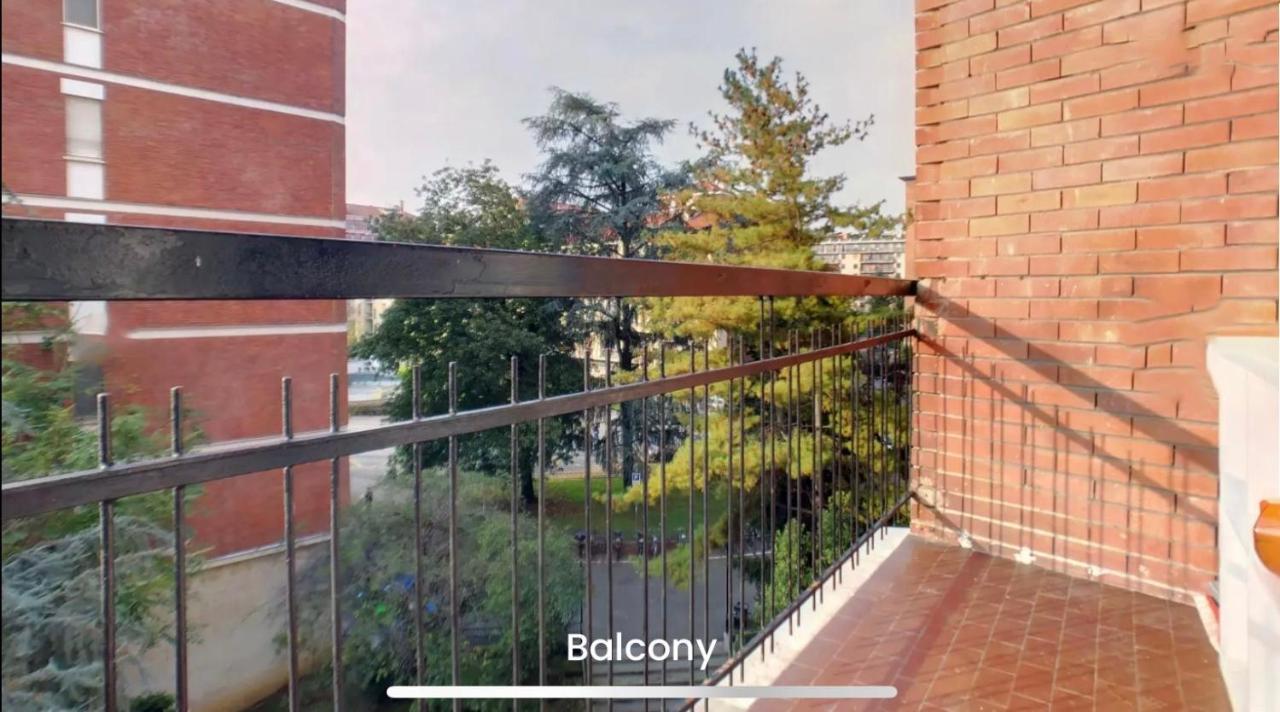 Metro Famagosta - Luminoso Appartamento Con Balcone Free Wifi & Parking Milán Exterior foto